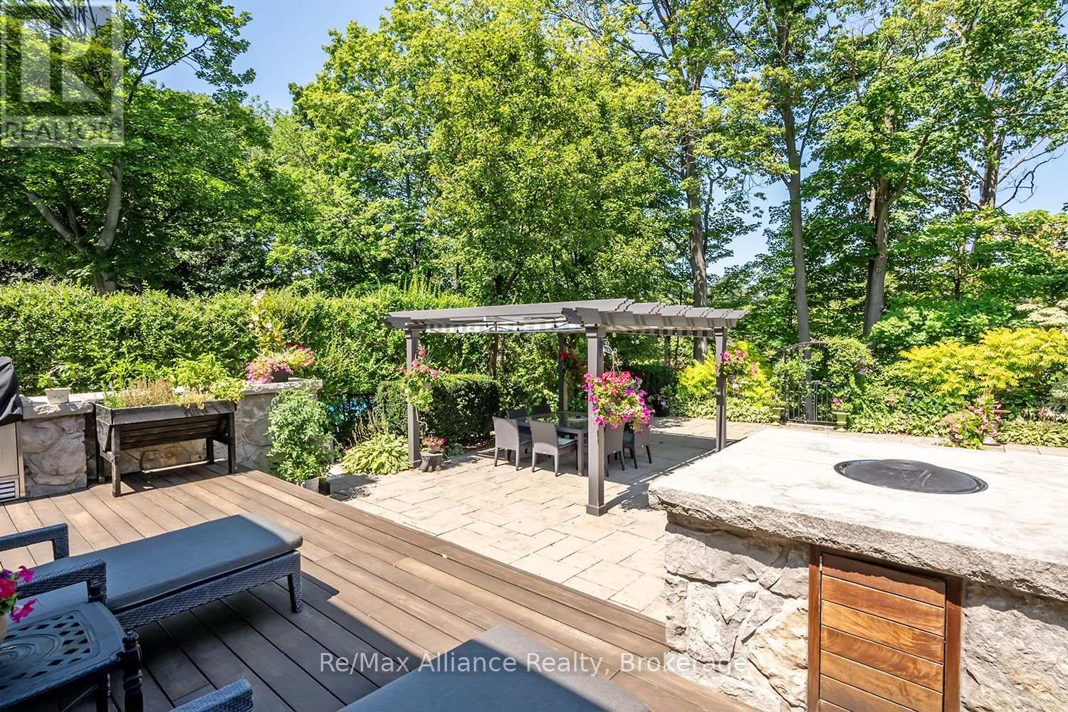 379 RIVER SIDE DRIVE