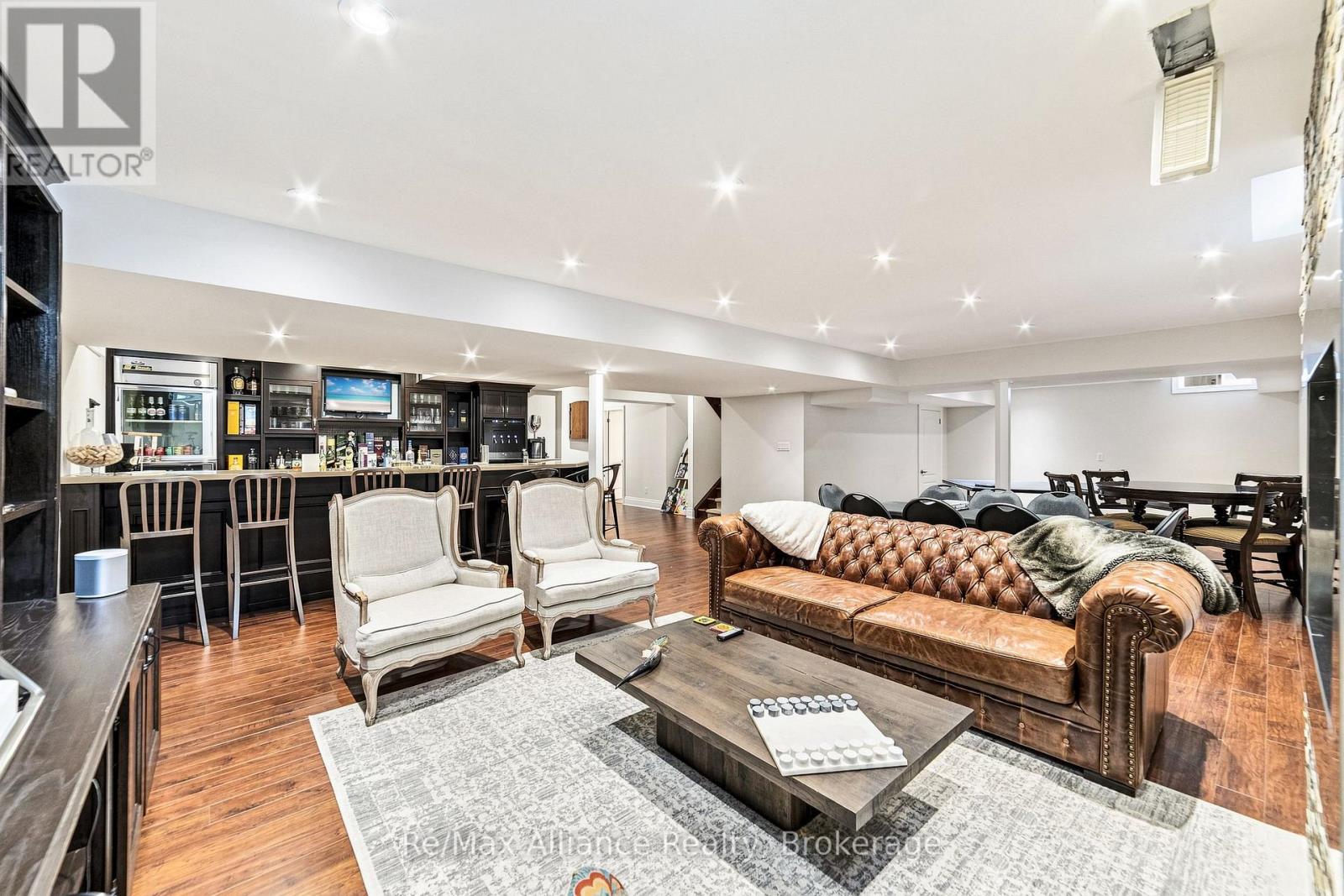 2404 RIDEAU DRIVE