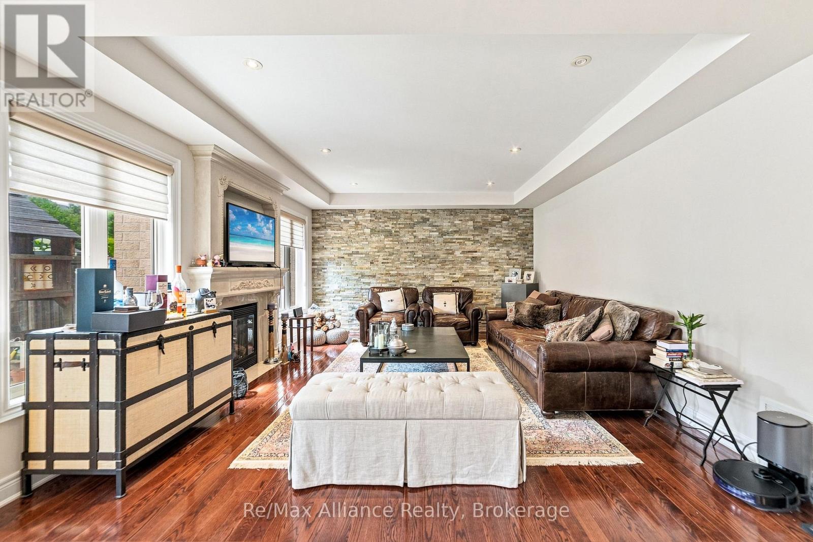 2404 RIDEAU DRIVE