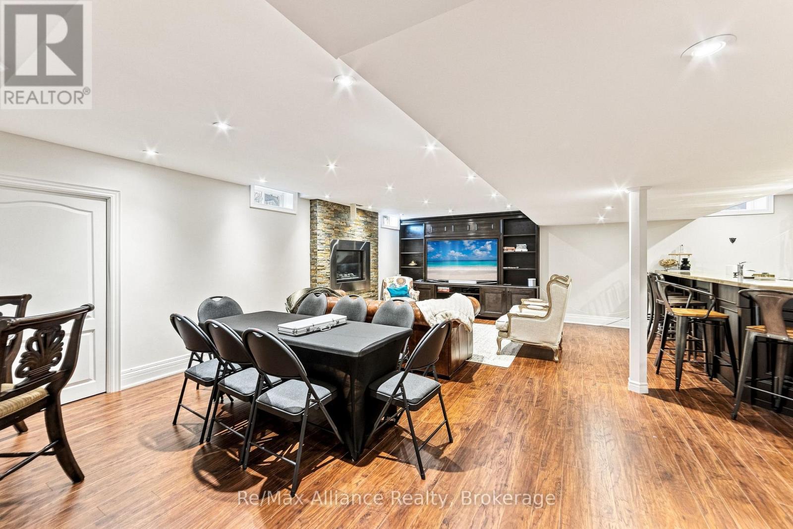 2404 RIDEAU DRIVE