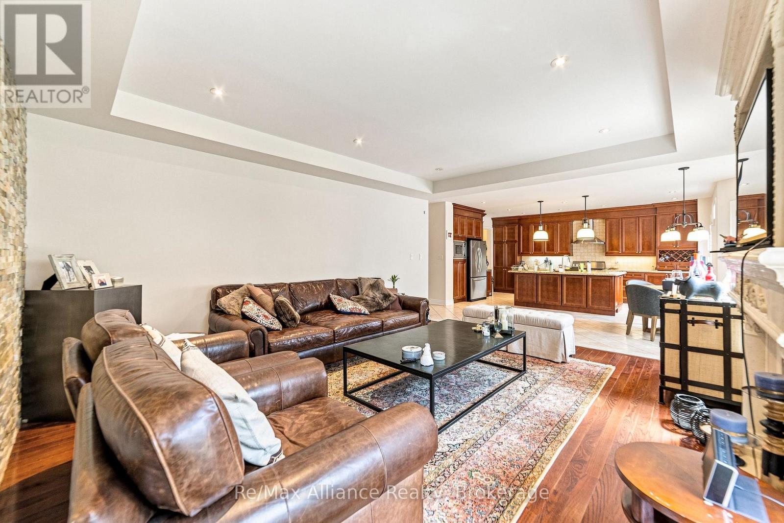 2404 RIDEAU DRIVE