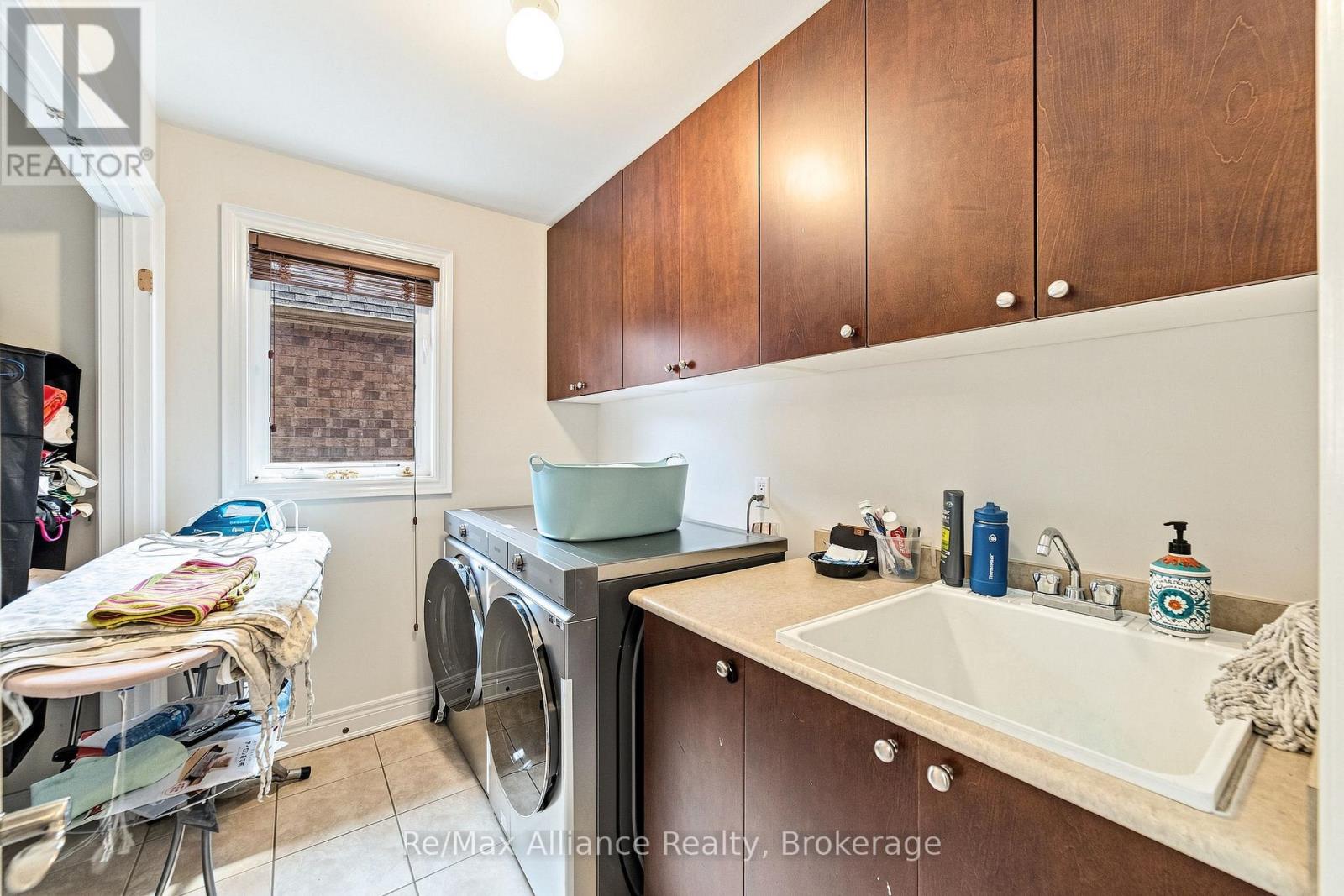 2404 RIDEAU DRIVE