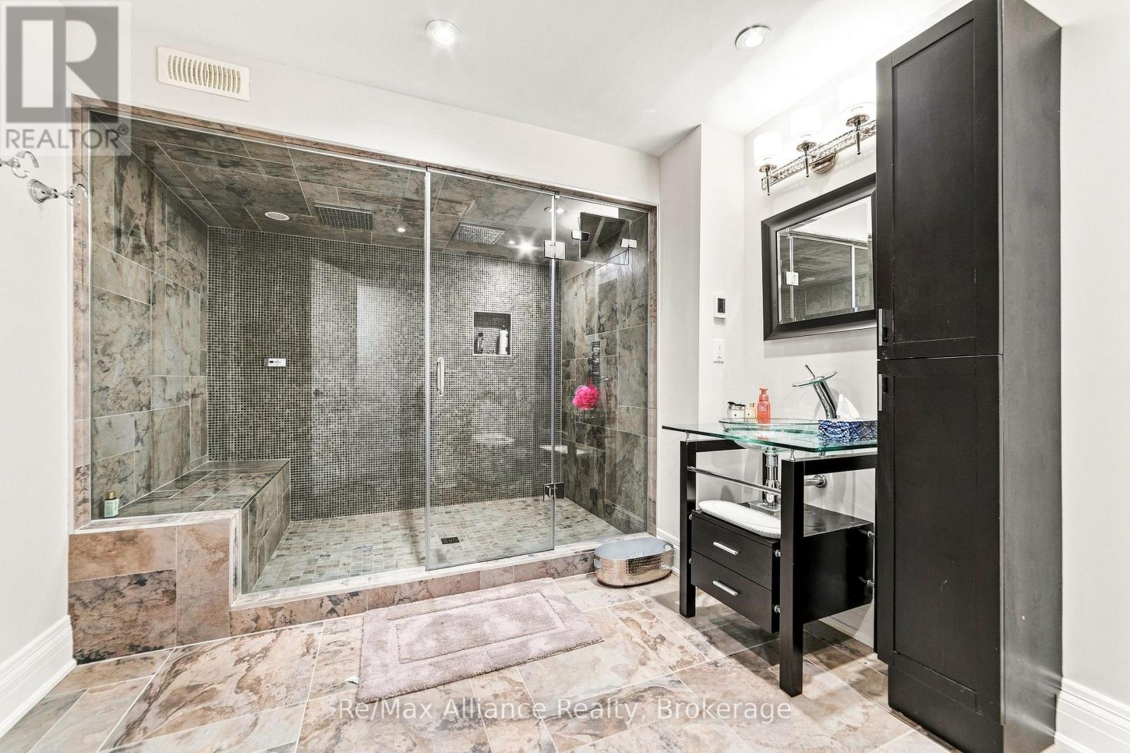 2404 RIDEAU DRIVE