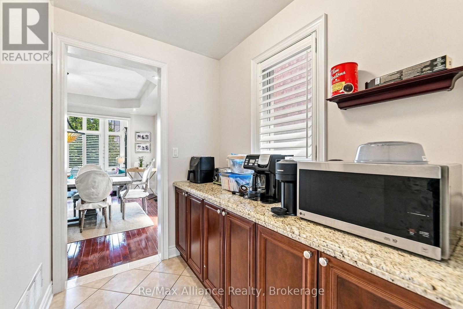 2404 RIDEAU DRIVE