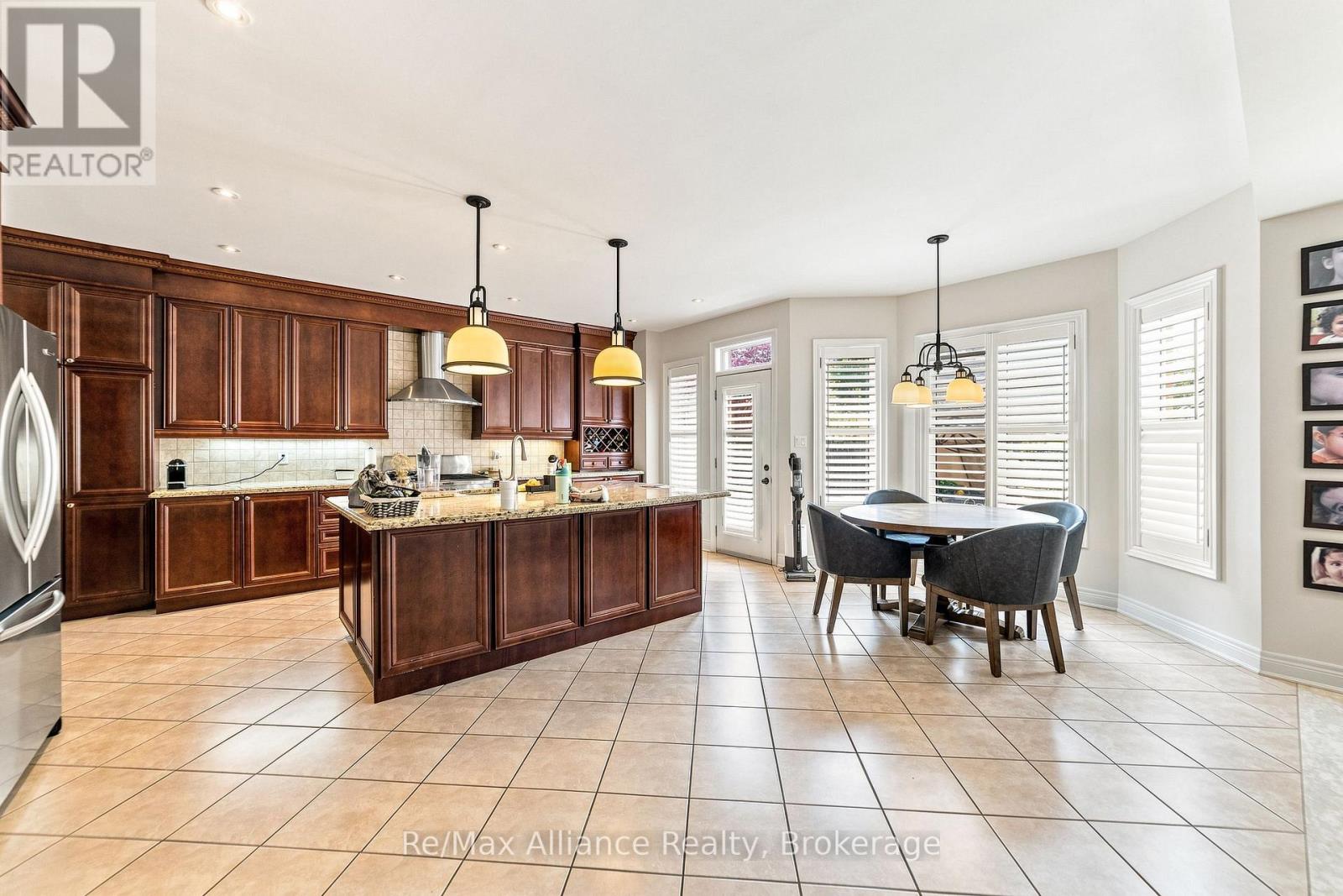 2404 RIDEAU DRIVE