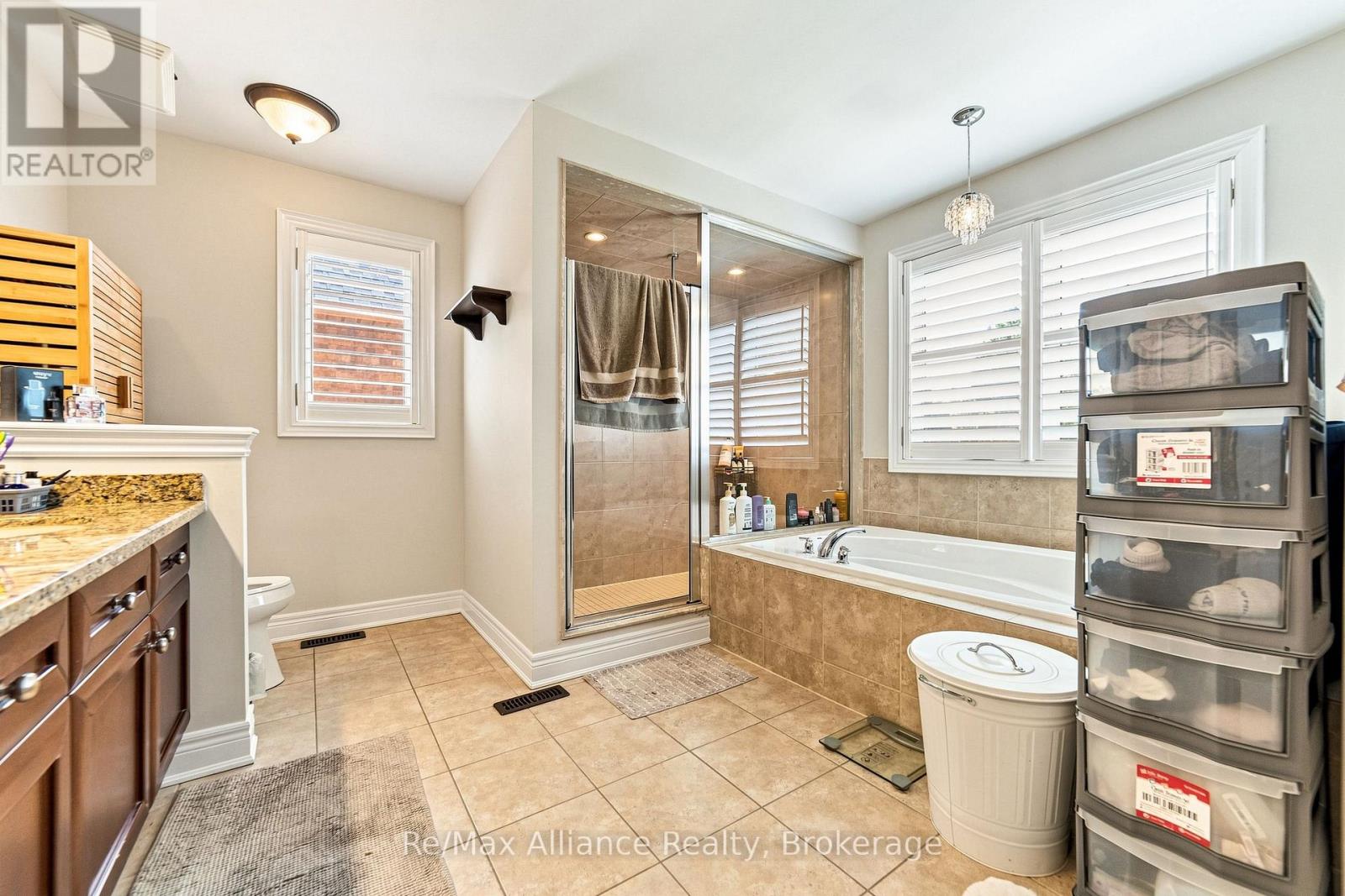 2404 RIDEAU DRIVE