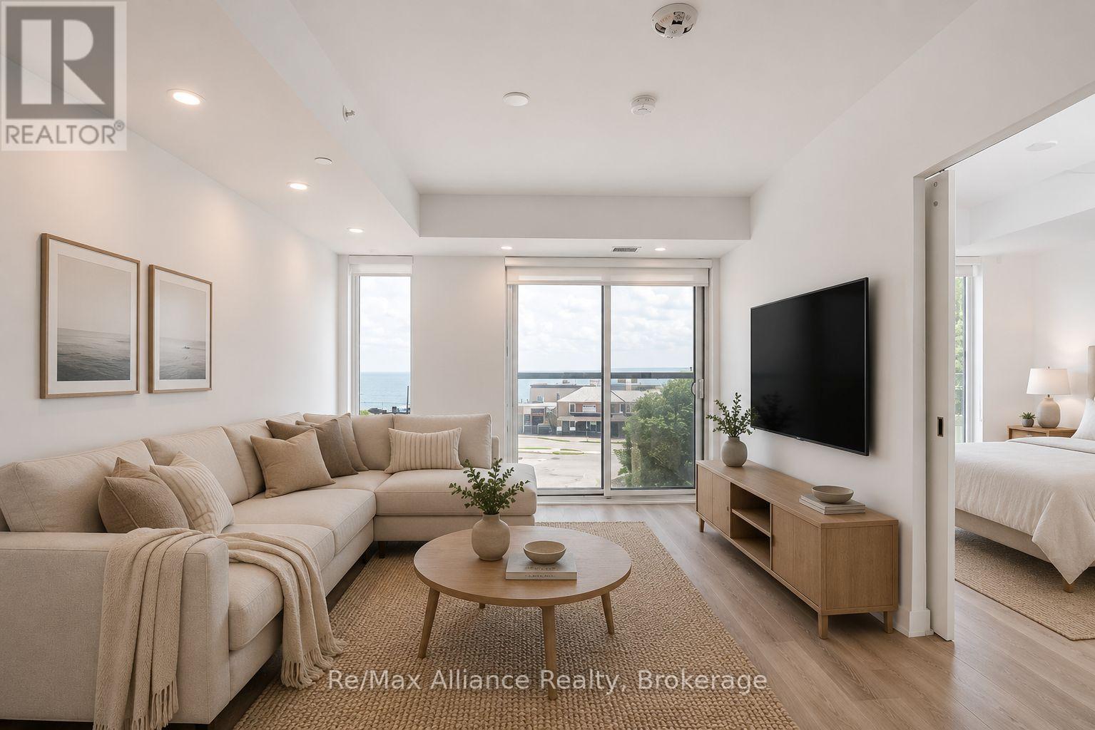 309 - 370 MARTHA STREET
