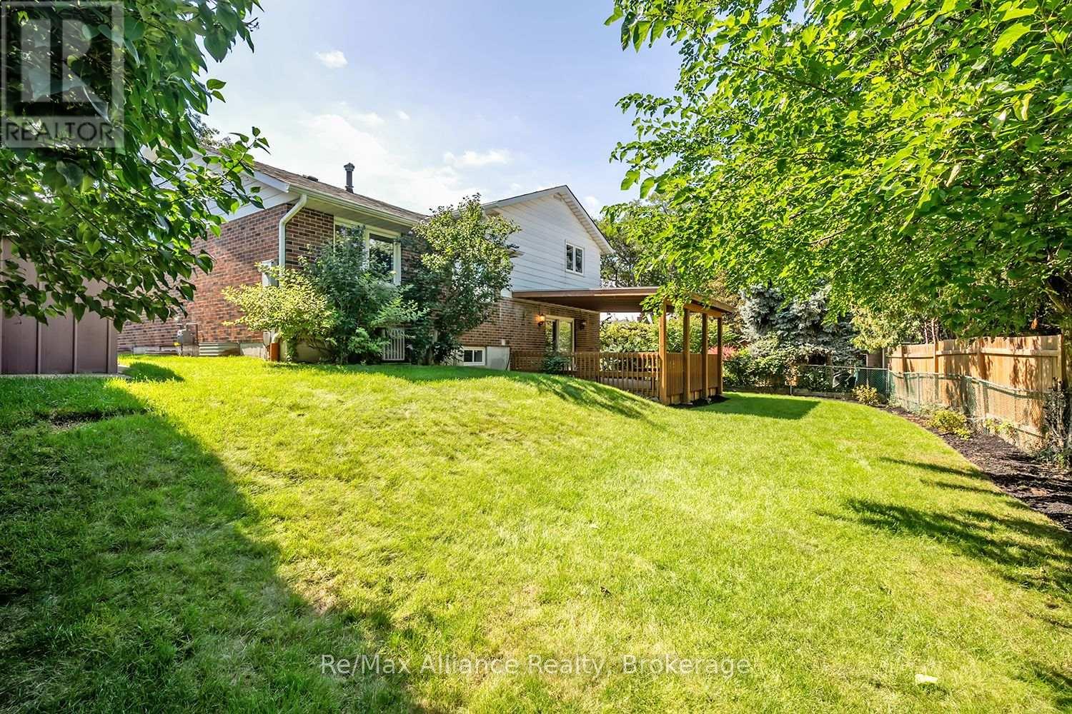 2454 WOKING CRESCENT