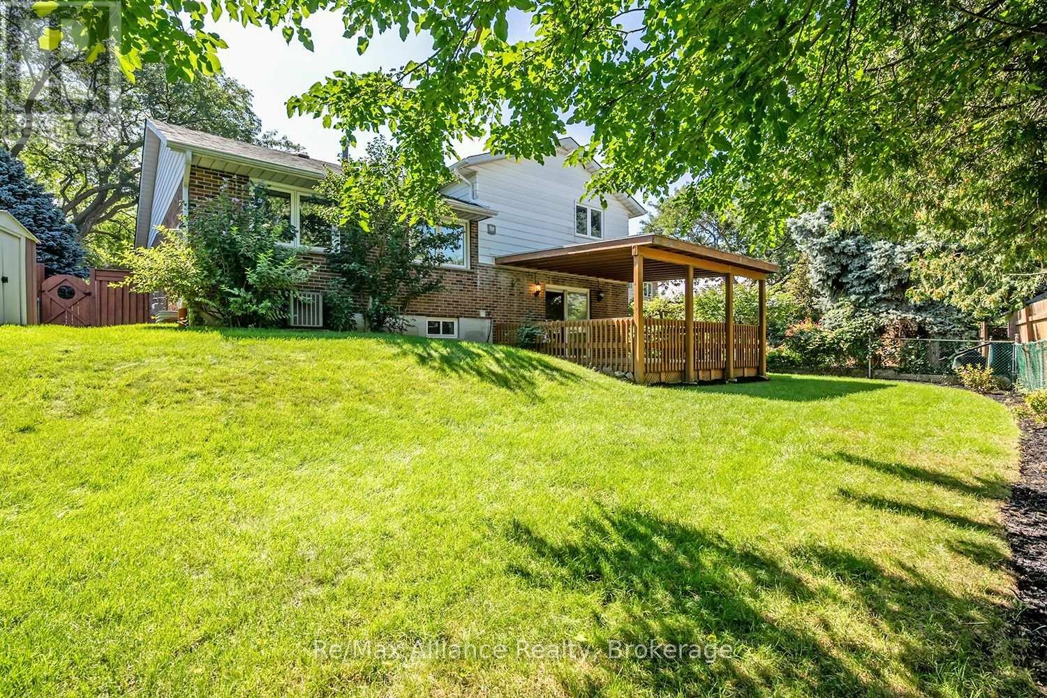 2454 WOKING CRESCENT