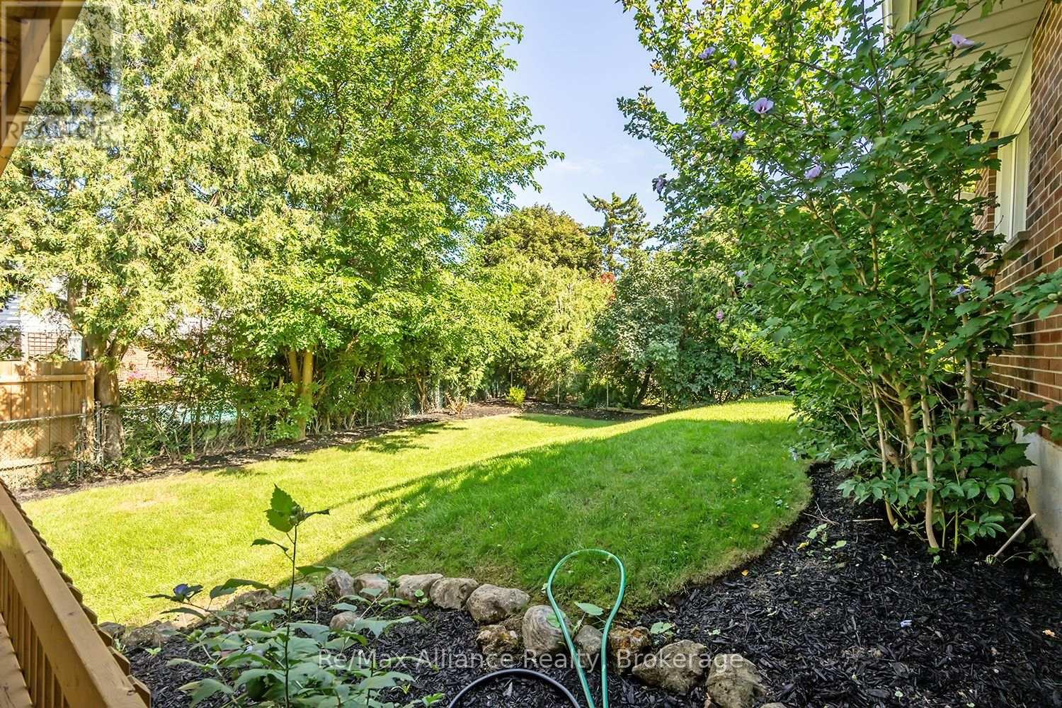 2454 WOKING CRESCENT