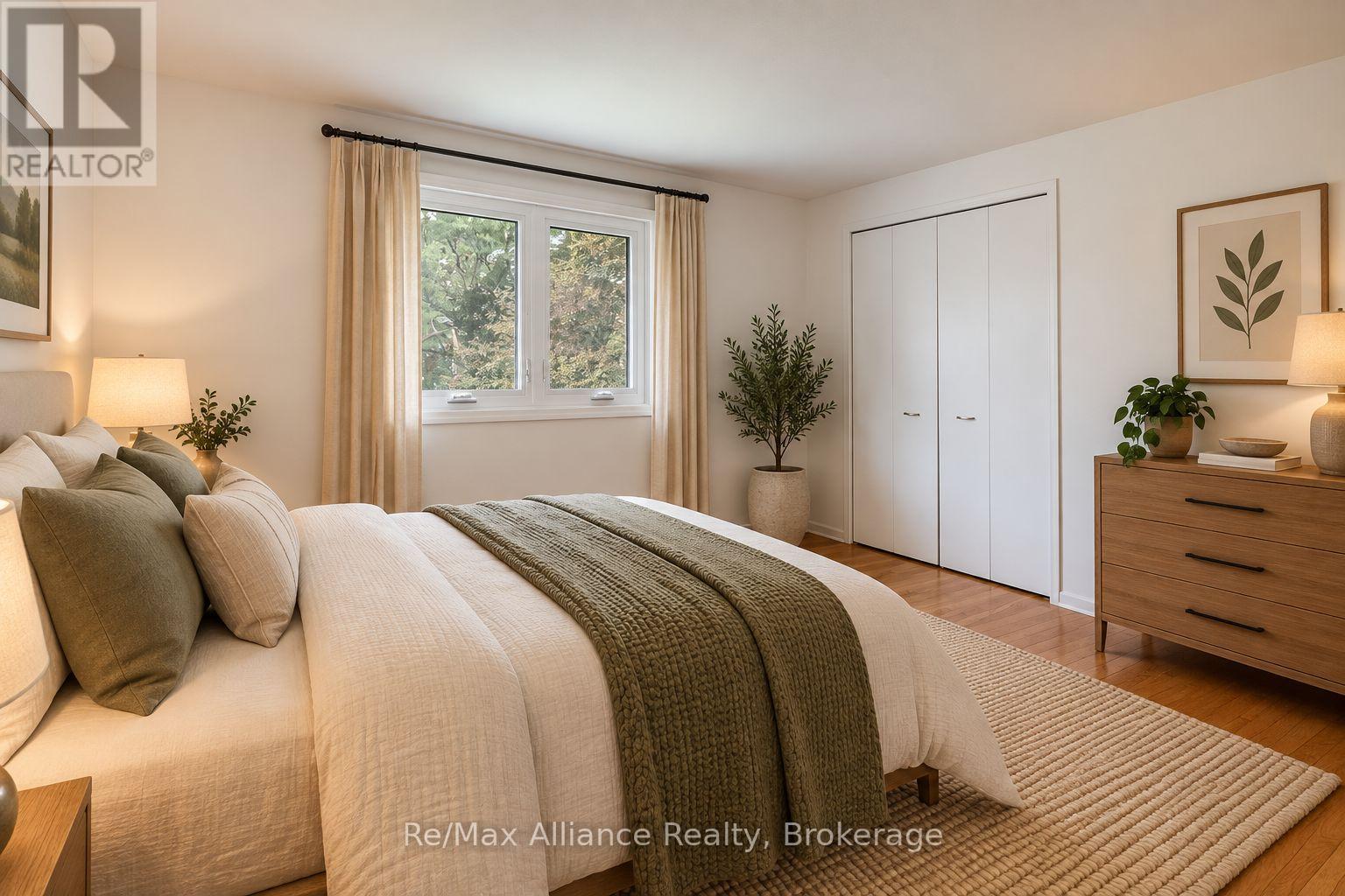 2454 WOKING CRESCENT