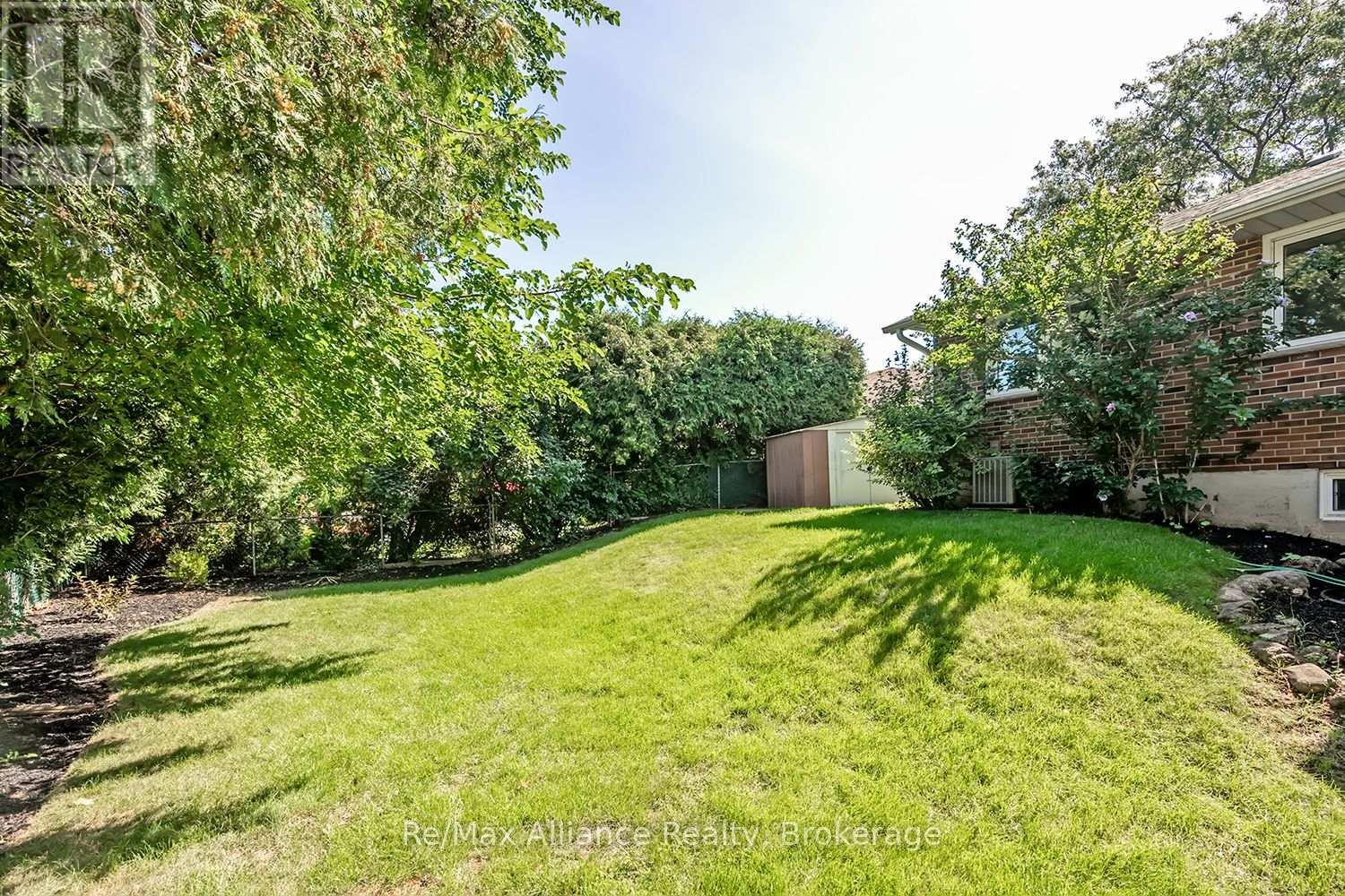 2454 WOKING CRESCENT