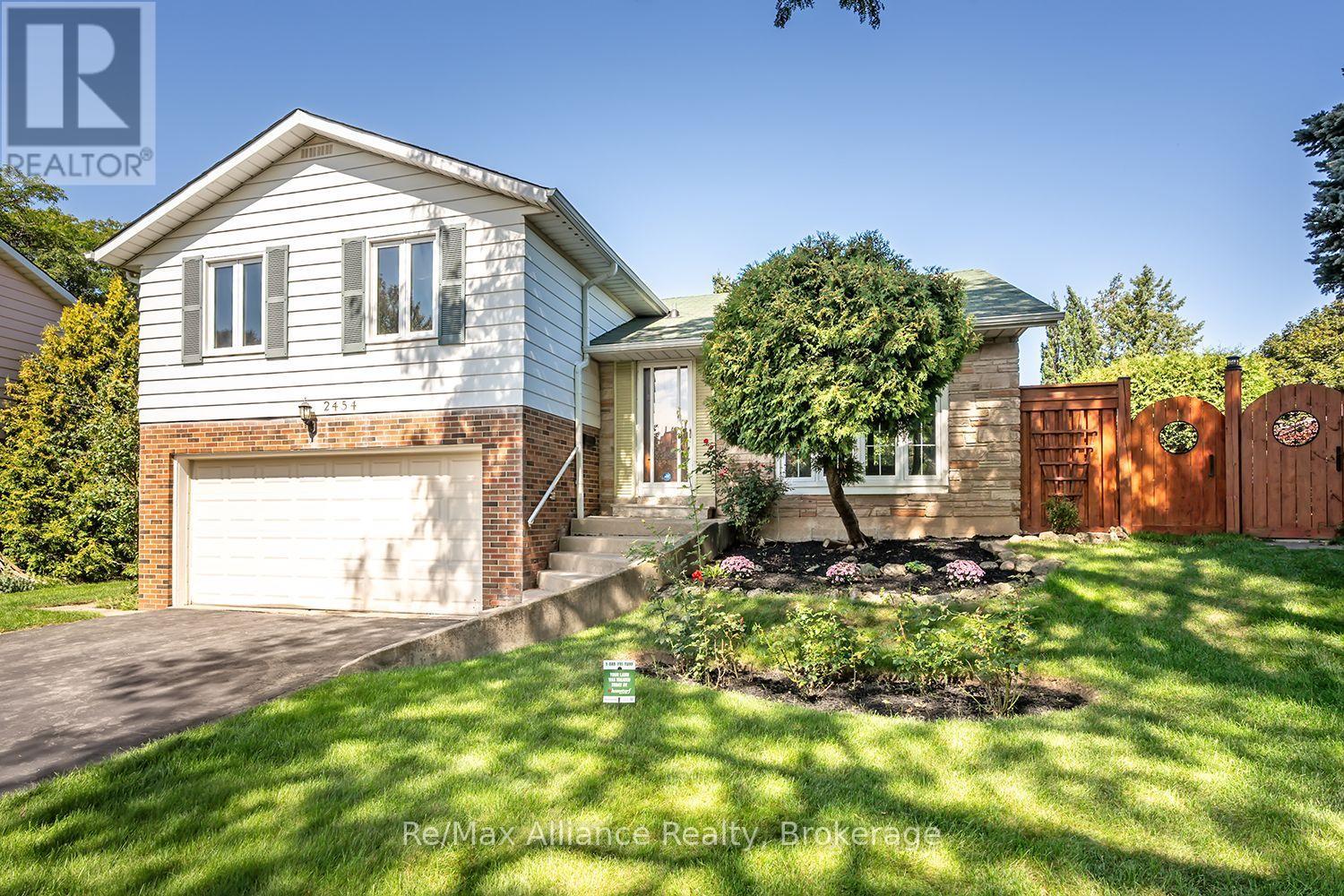 2454 WOKING CRESCENT