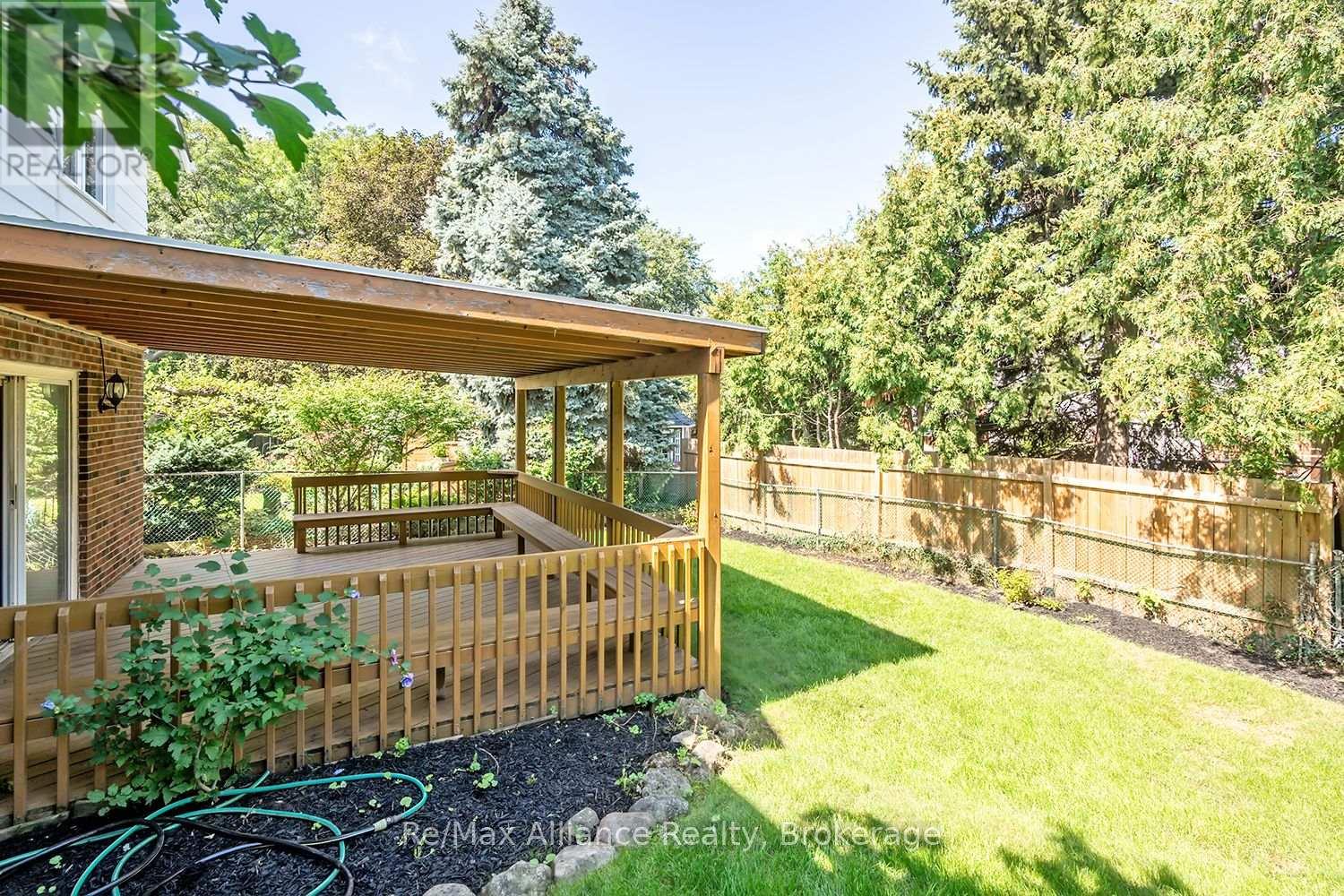 2454 WOKING CRESCENT