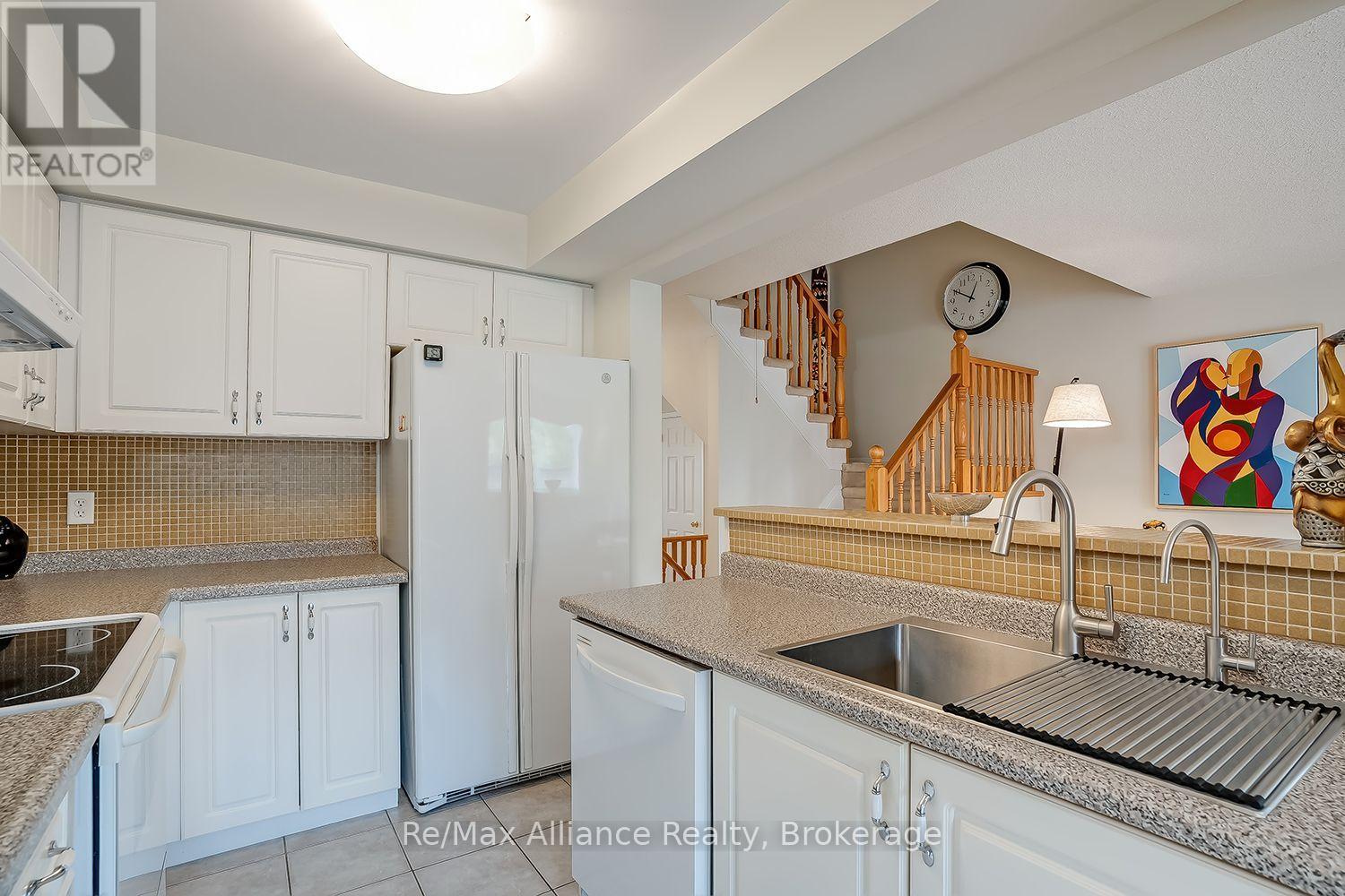 2155 REDSTONE CRESCENT