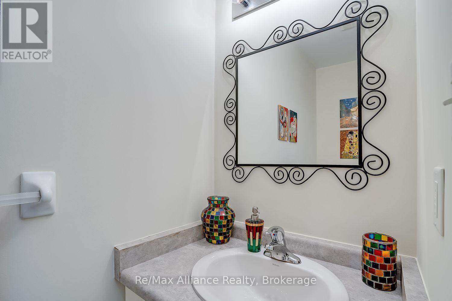 2155 REDSTONE CRESCENT