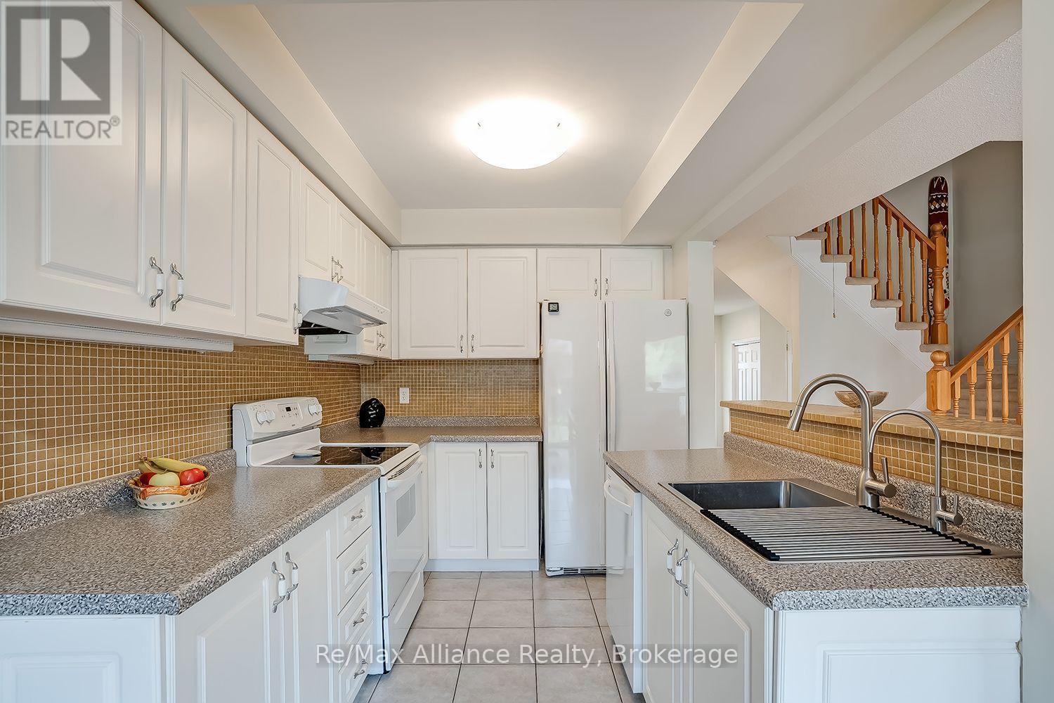 2155 REDSTONE CRESCENT