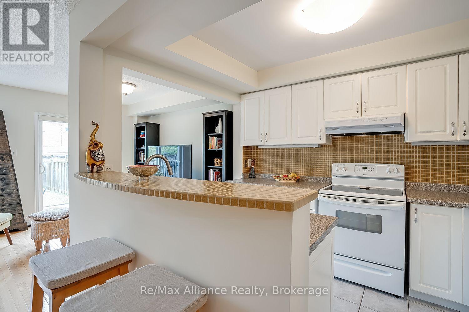 2155 REDSTONE CRESCENT