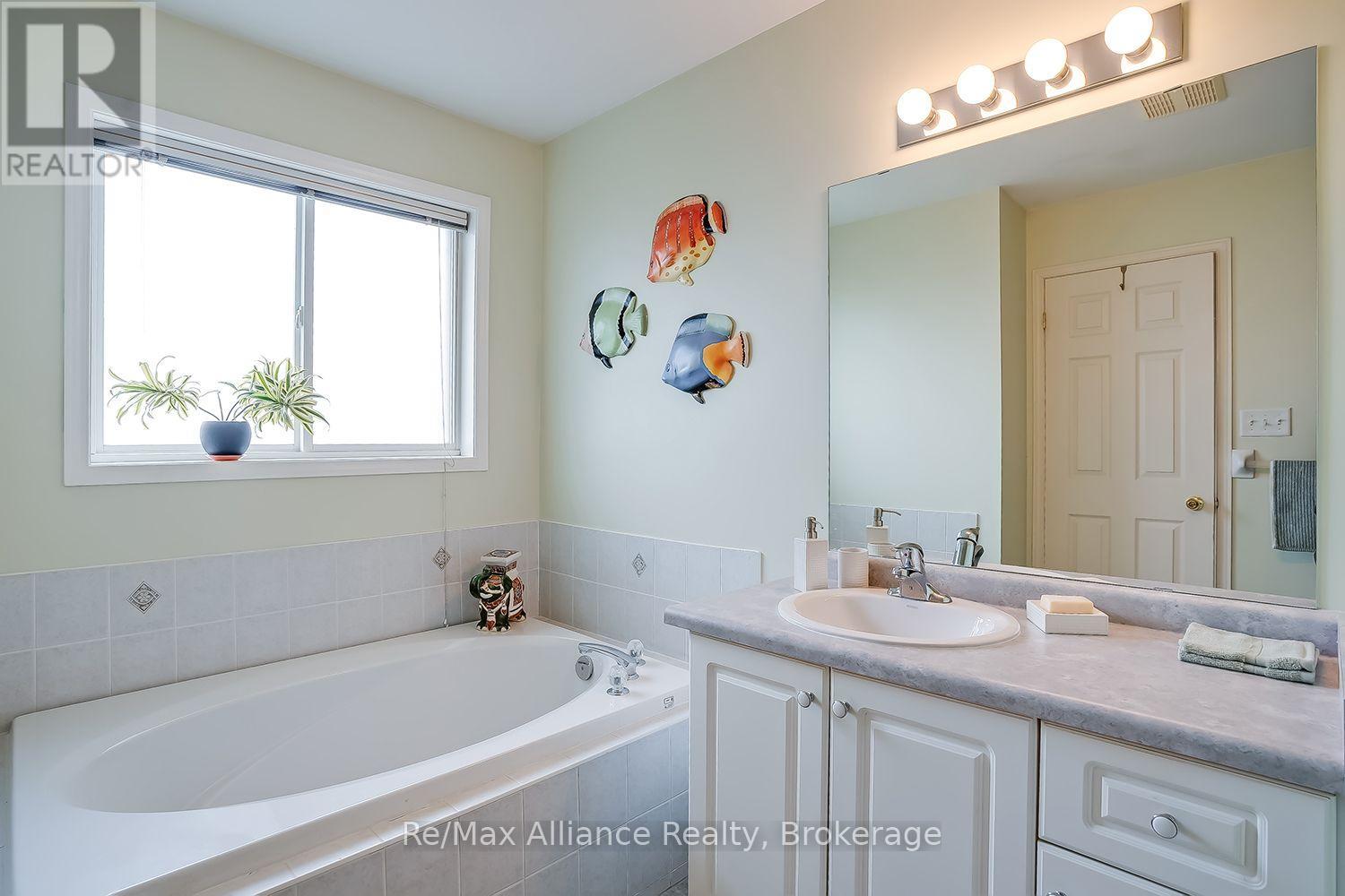2155 REDSTONE CRESCENT