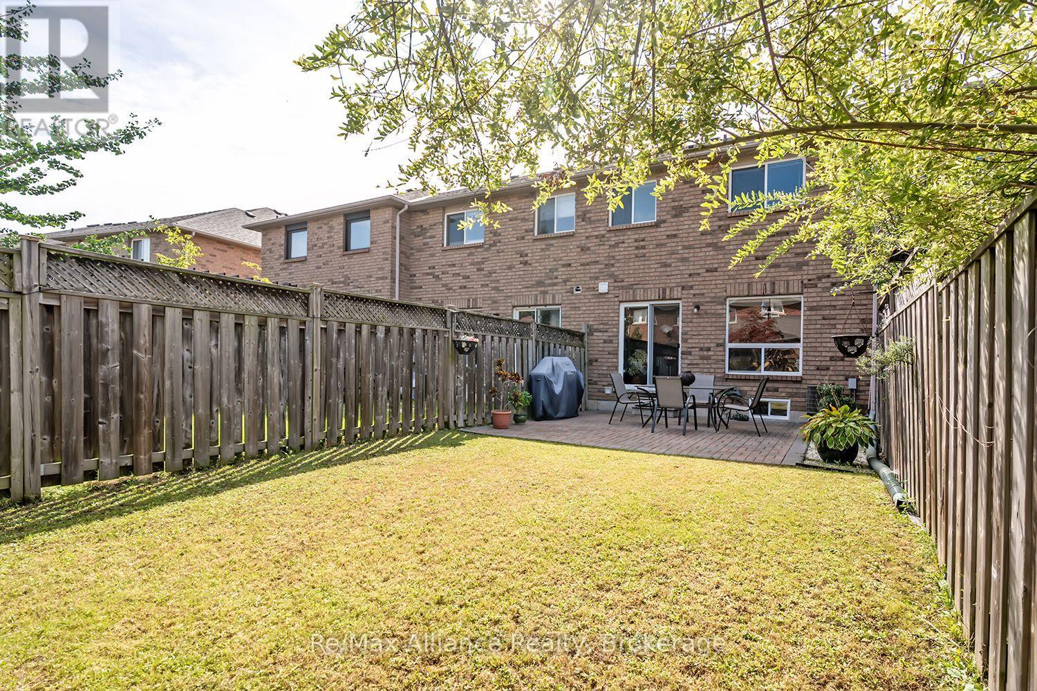 2155 REDSTONE CRESCENT
