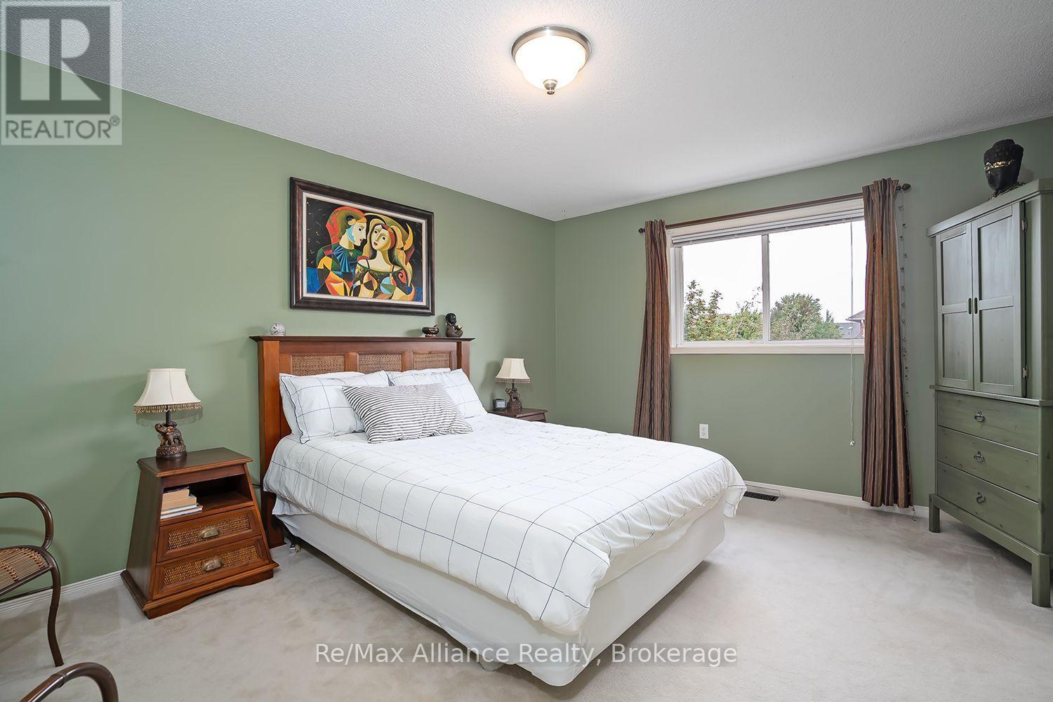 2155 REDSTONE CRESCENT