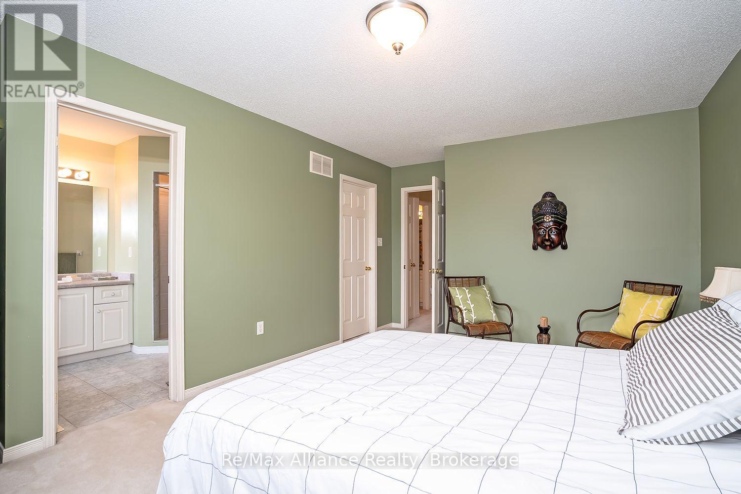 2155 REDSTONE CRESCENT