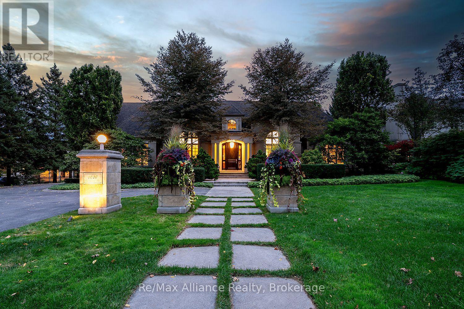 1426 Lakeshore Road E Oakville Mo Morrison Ontario Ca L6j1m1 30445676