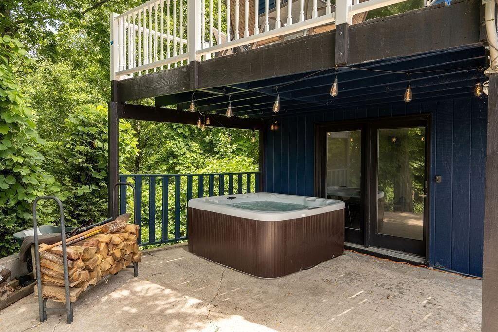 427 Mountain Drive N
