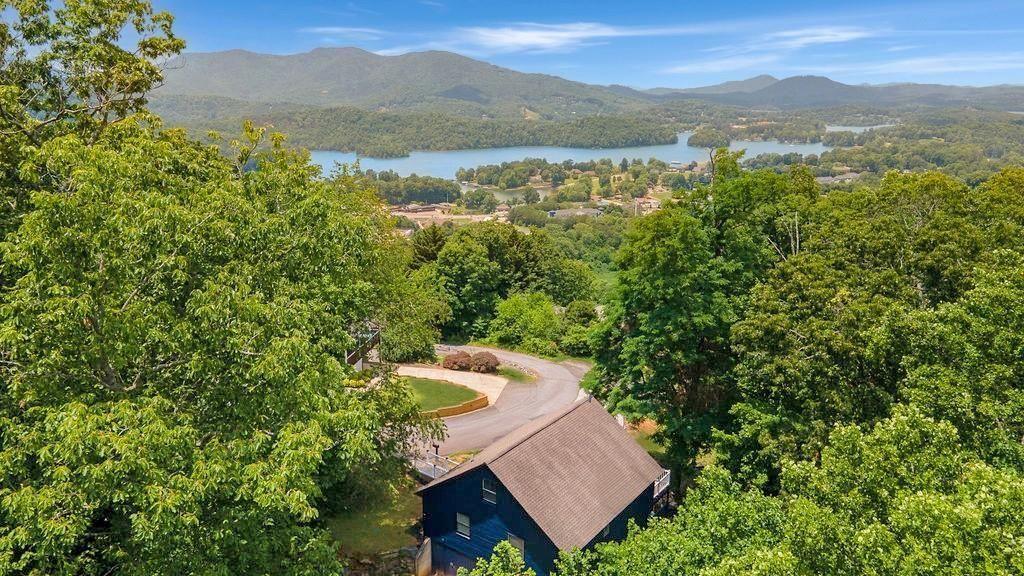 427 Mountain Drive N