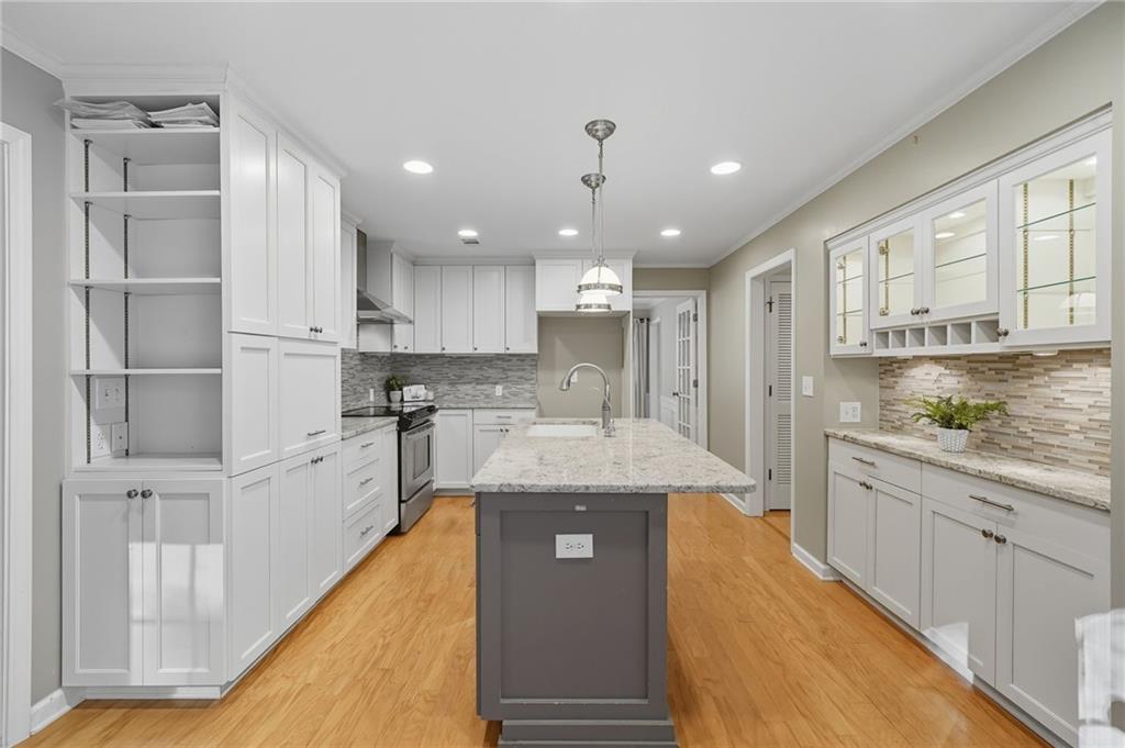 2466 Chimney Springs Drive