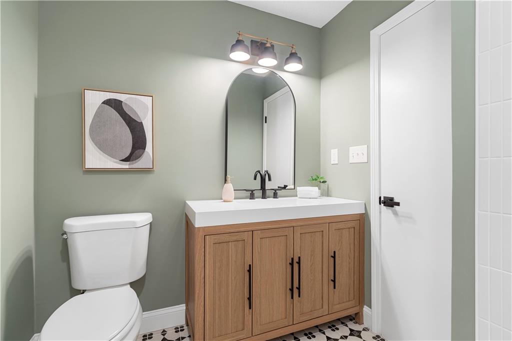 767 Starmist Court NE