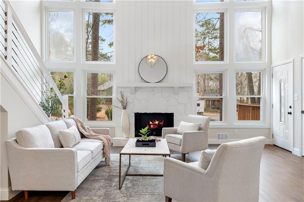 767 Starmist Court NE