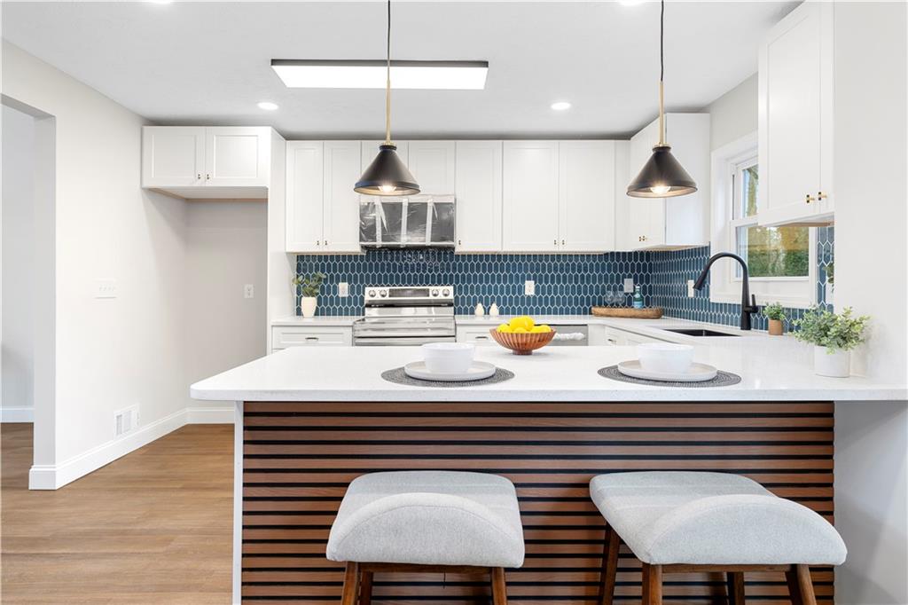 767 Starmist Court NE