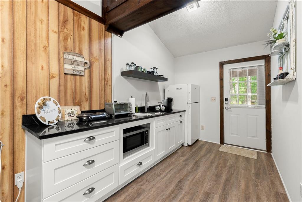 140 J R Road NE