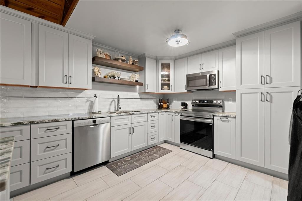 140 J R Road NE