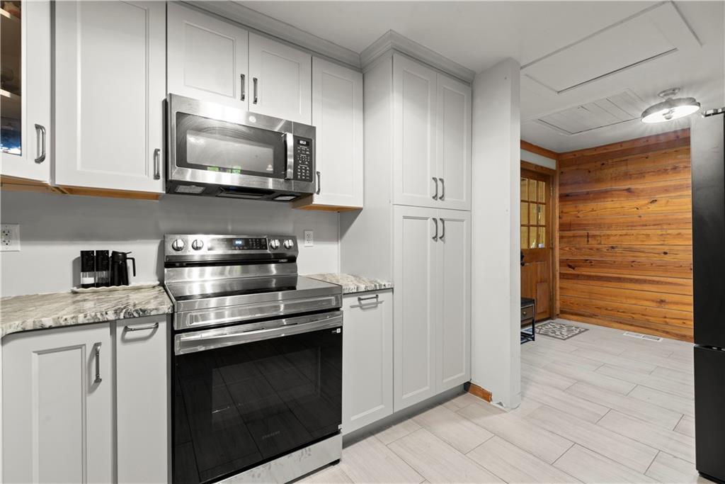 140 J R Road NE