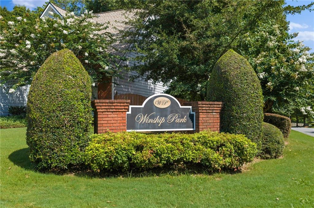 1005 Brentmoor Lane NW