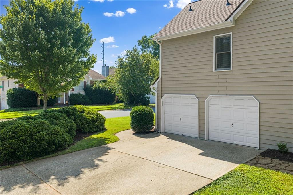 1005 Brentmoor Lane NW