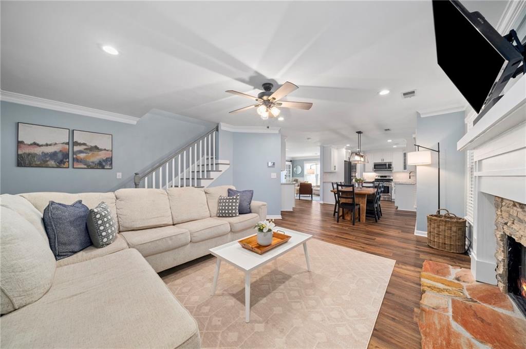 1005 Brentmoor Lane NW