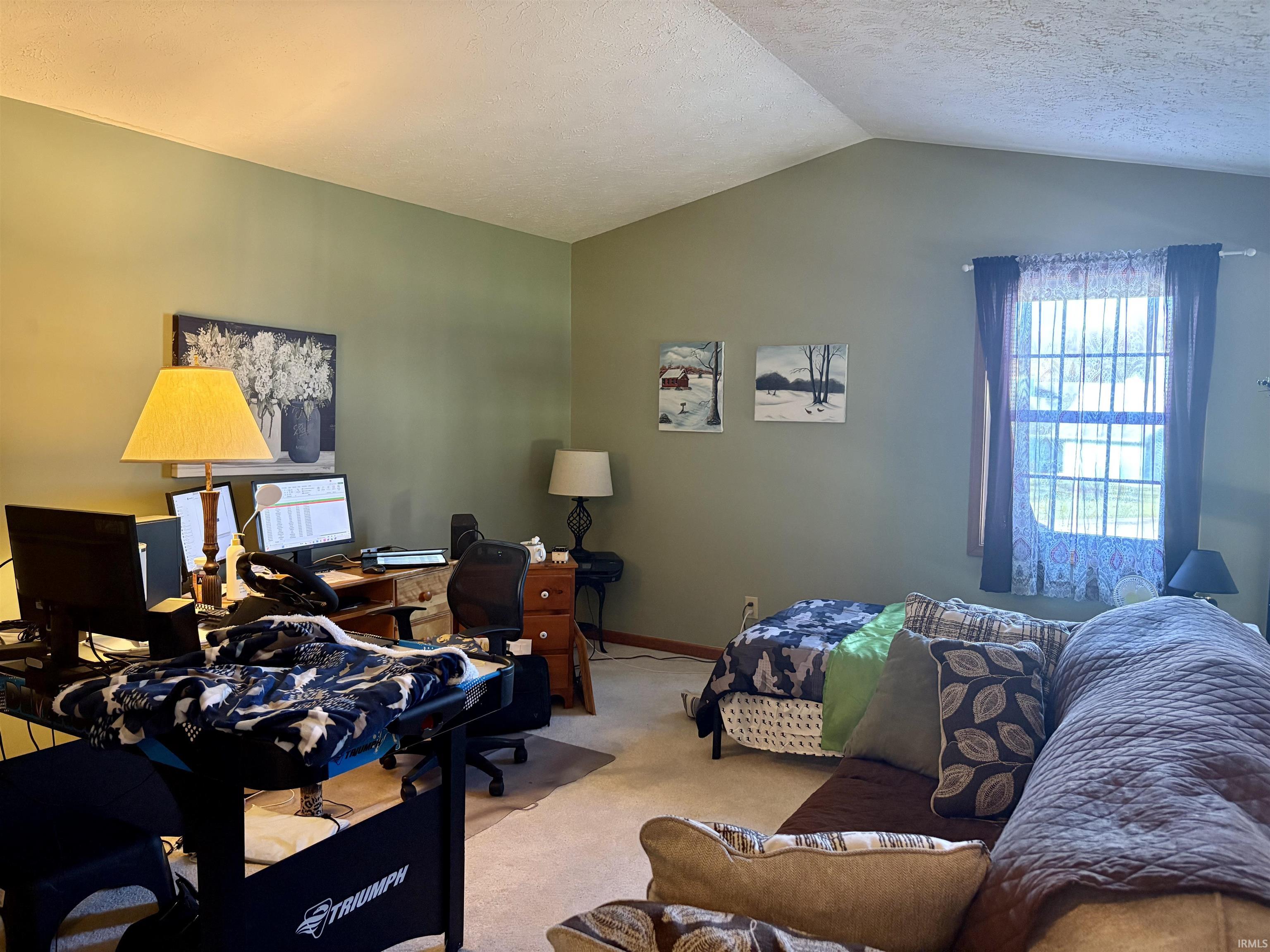 3934 N Lakeside Drive