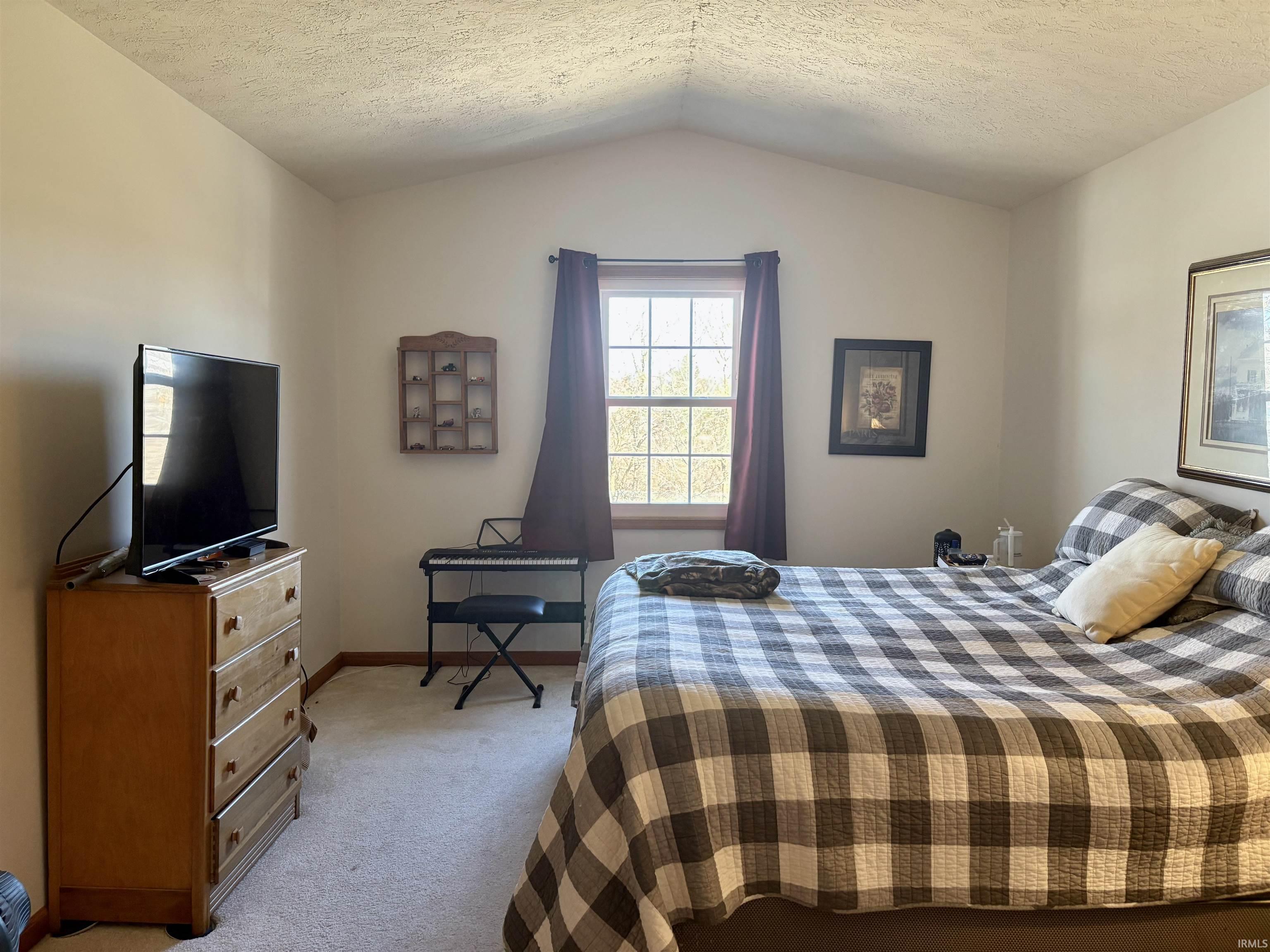 3934 N Lakeside Drive