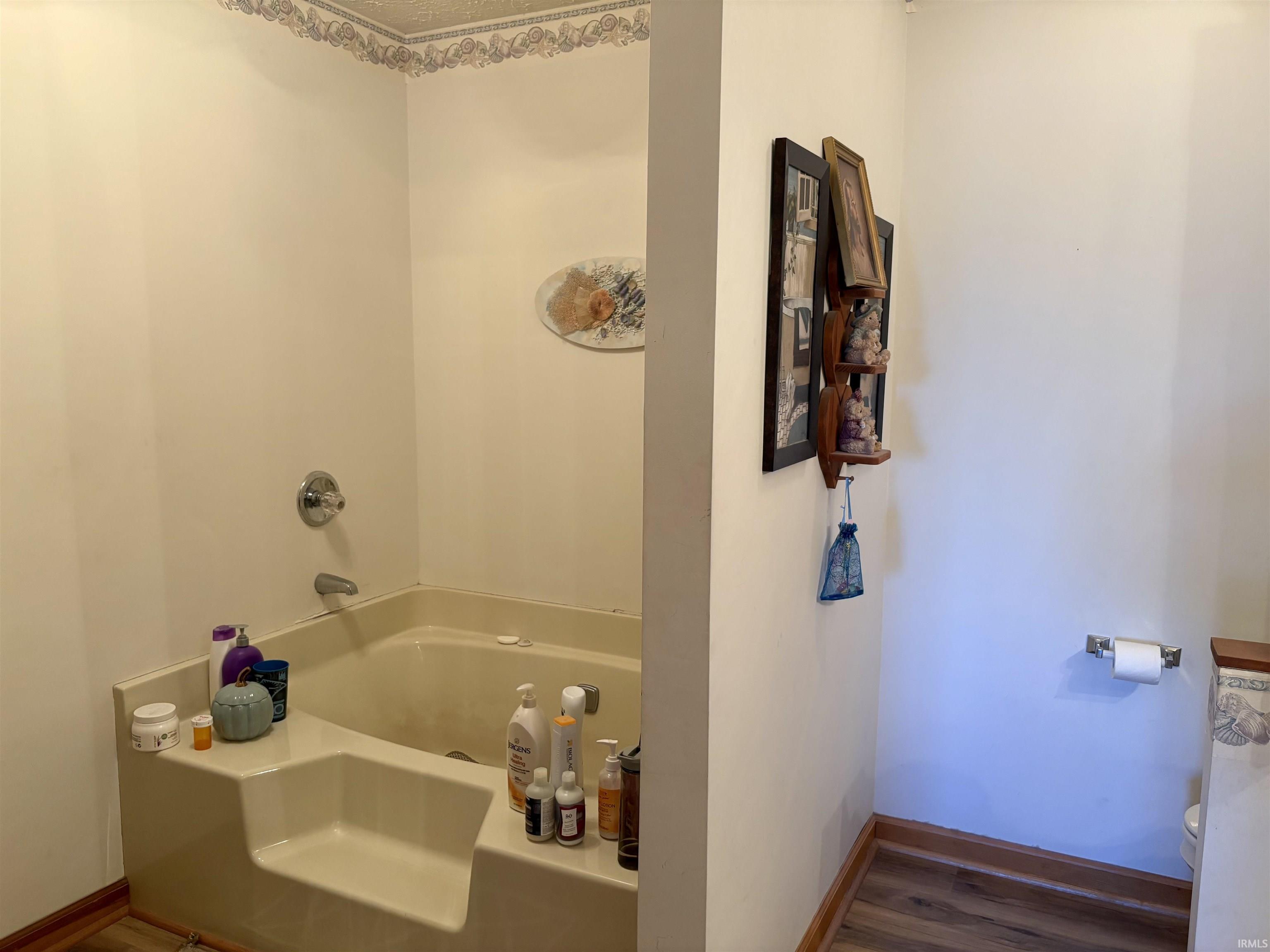 3934 N Lakeside Drive