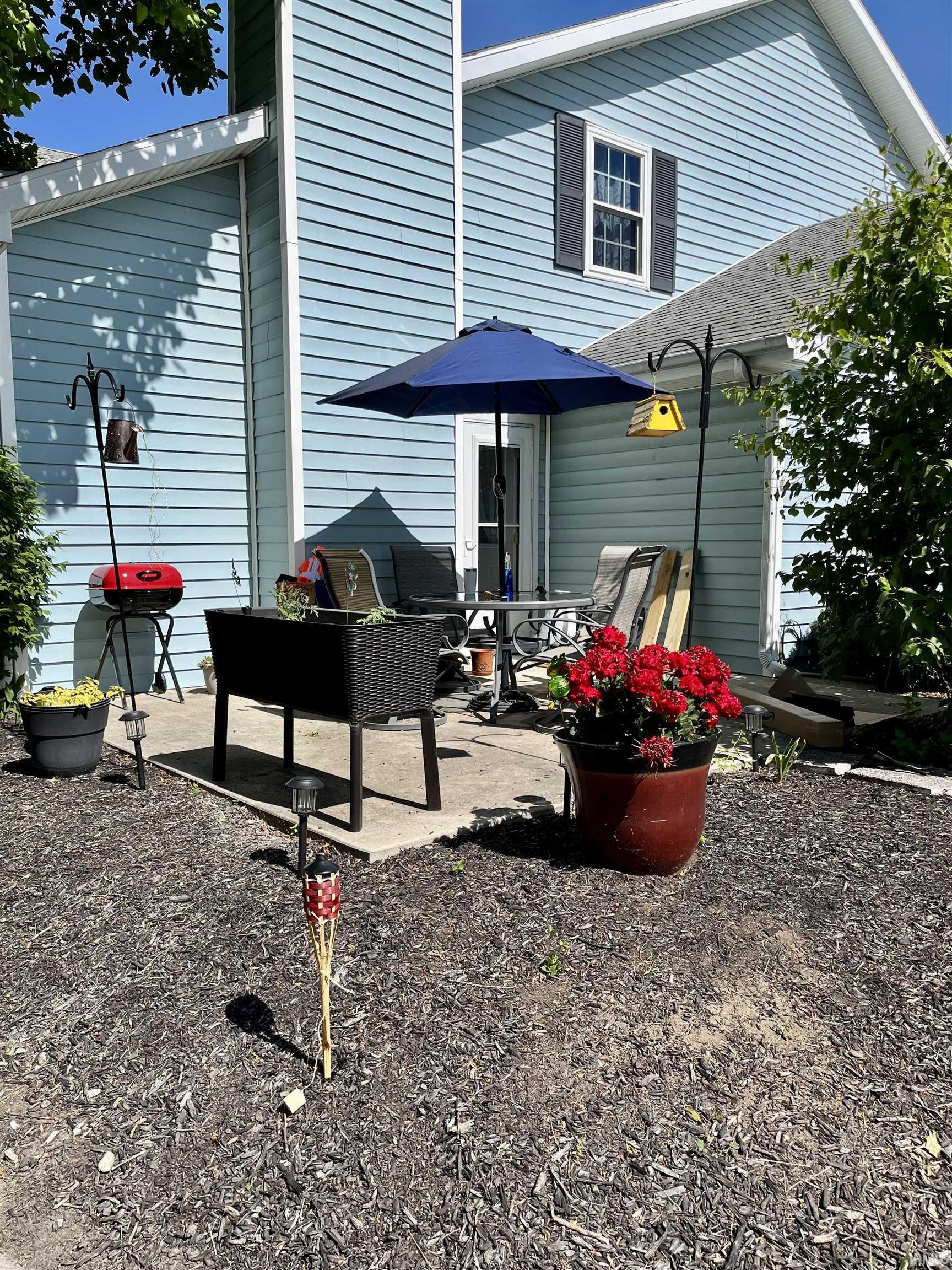 3934 N Lakeside Drive