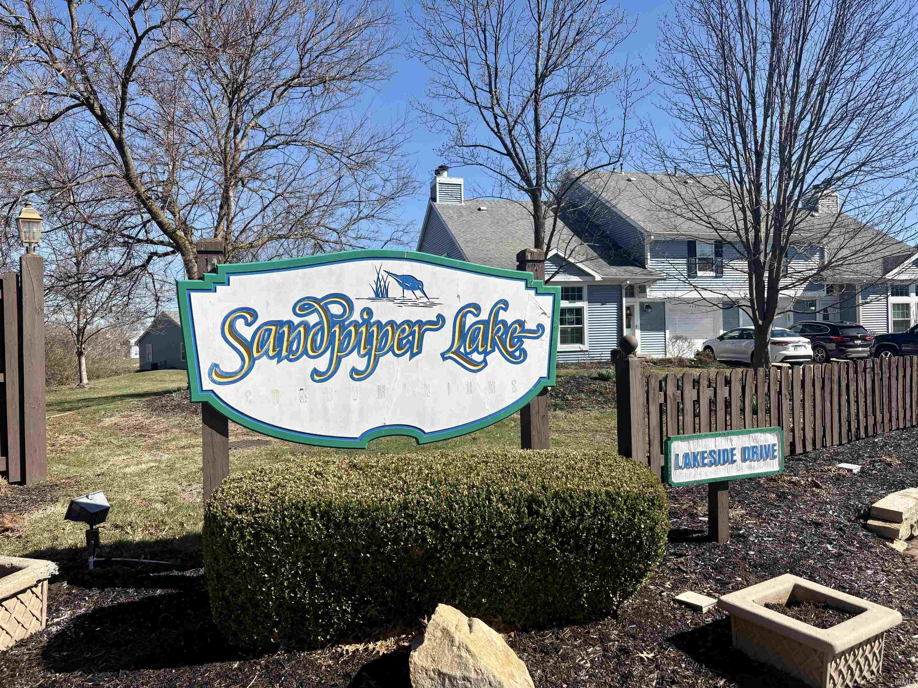 3934 N Lakeside Drive