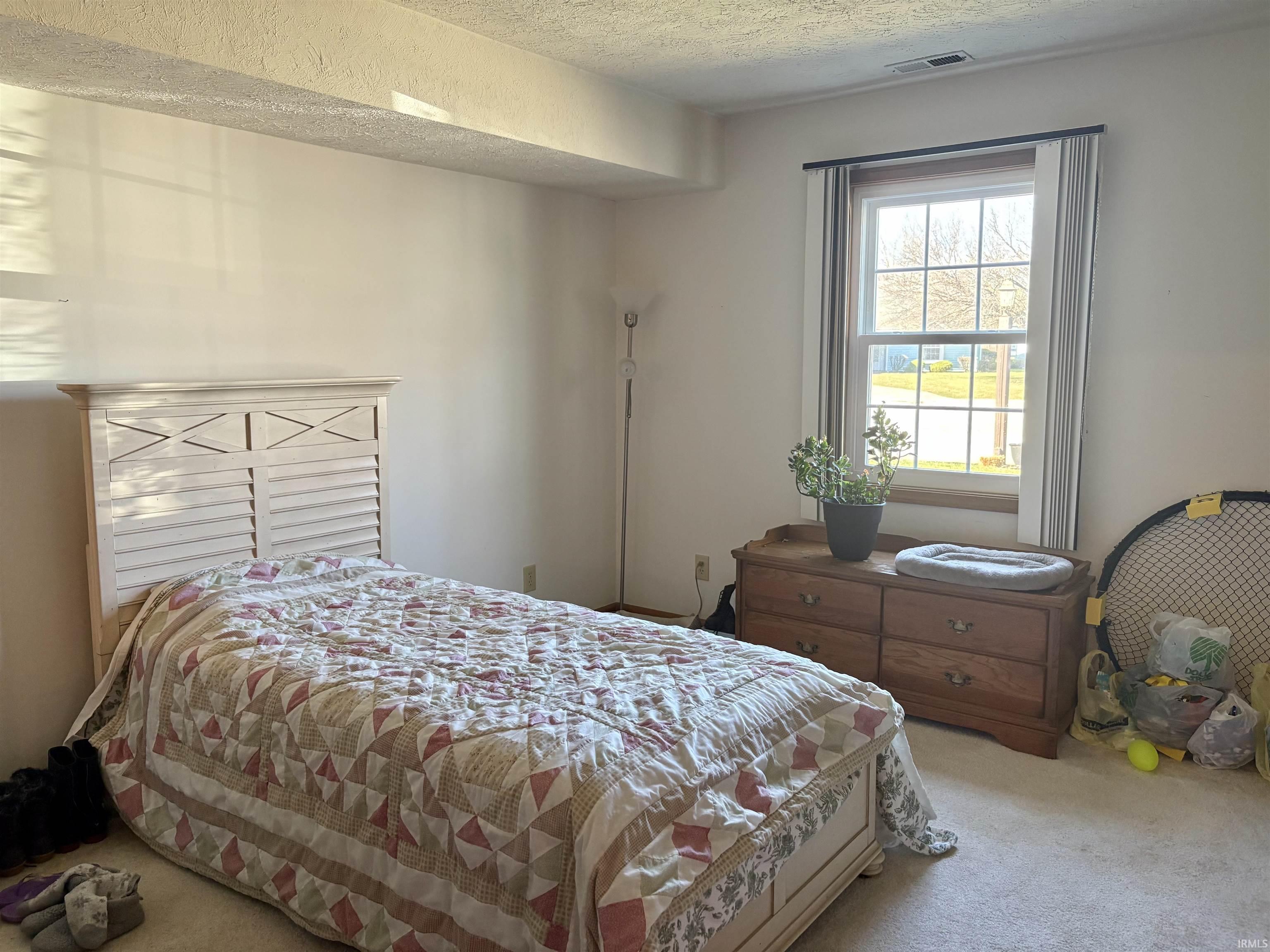 3934 N Lakeside Drive