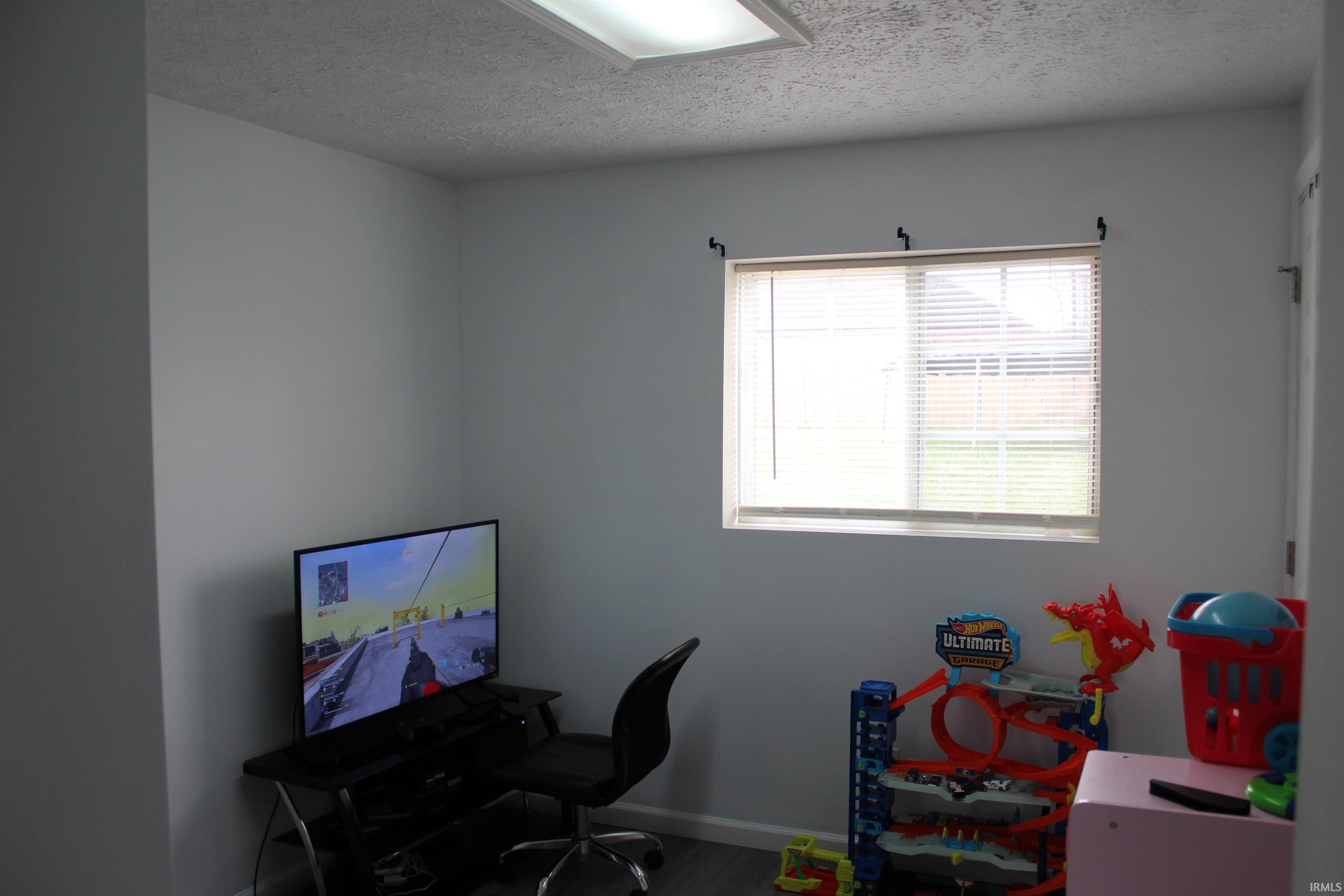 1408 N Olivewood Court