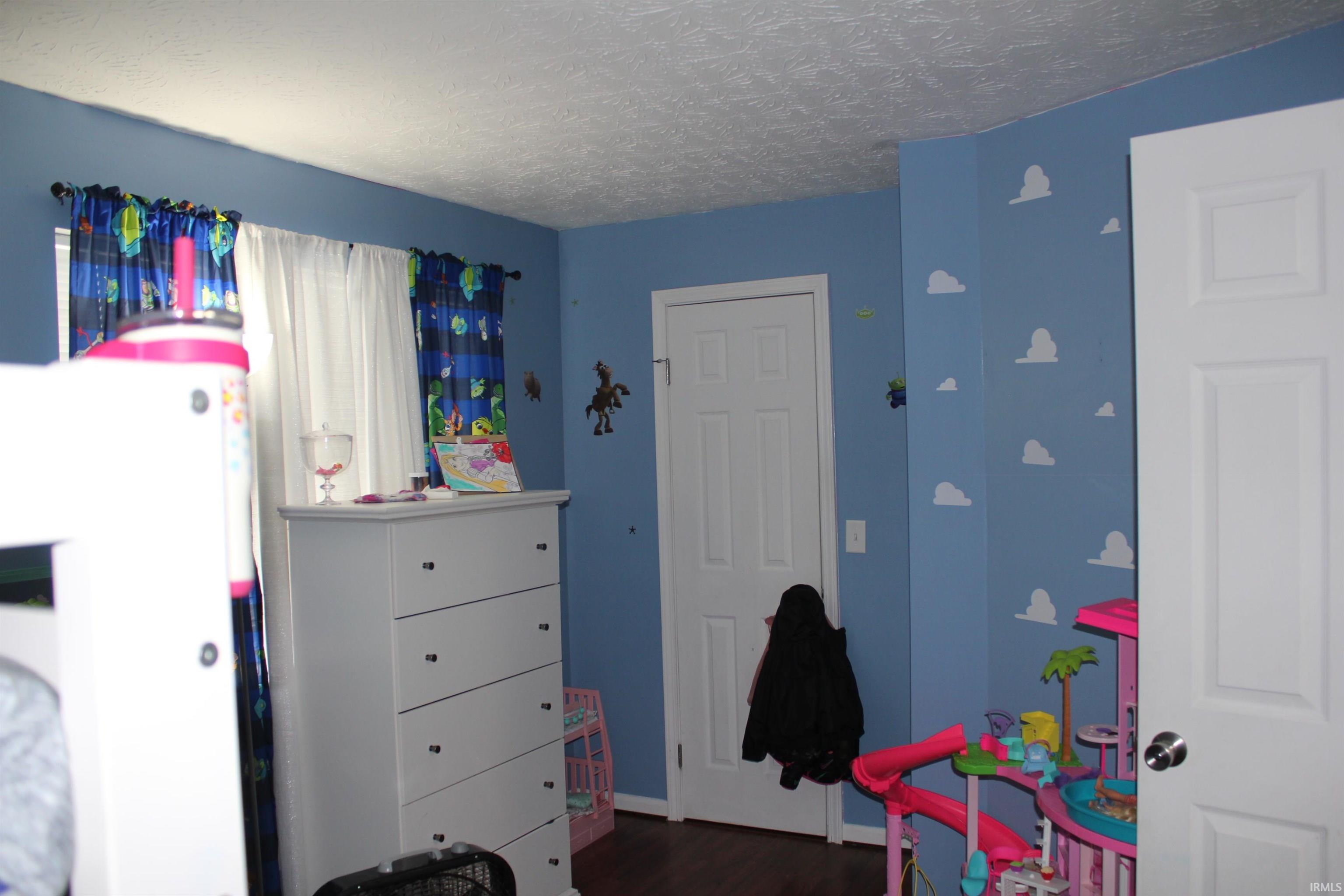 1408 N Olivewood Court