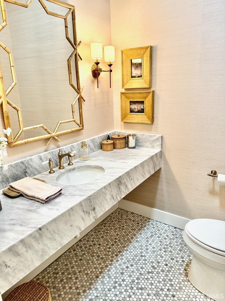 114 S Walnut Street Unit: 100 & 200