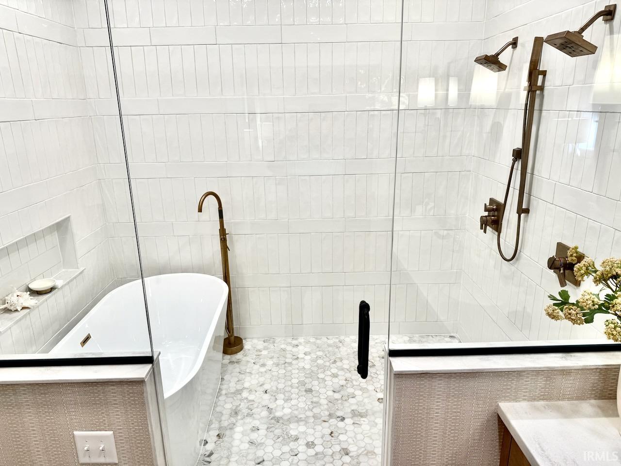 114 S Walnut Street Unit: 100 & 200