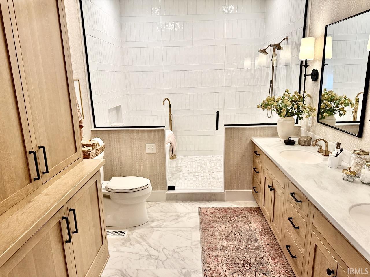 114 S Walnut Street Unit: 100 & 200